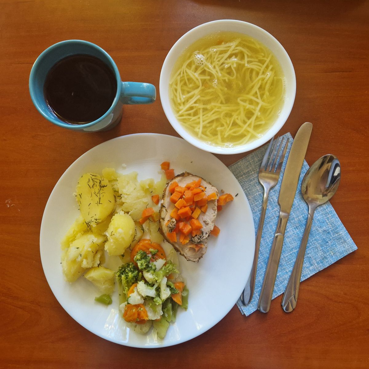 ros&oacute;ł, schab z warzywami, ziemniaki, warzywa gotowane, kompot