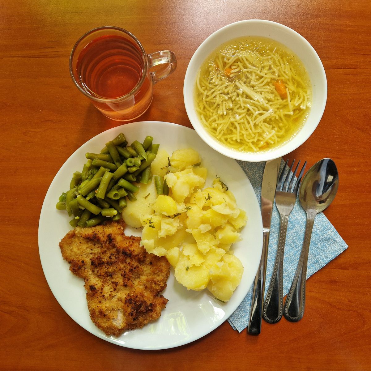 ros&oacute;ł z makaronem, schabowy z ziemniakami i fasolką, kompot