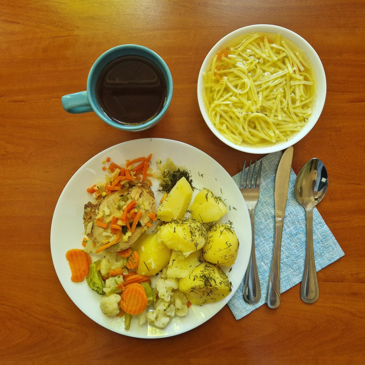 ros&oacute;ł, schab z warzywami, ziemniaki, bukiet warzyw, kompot