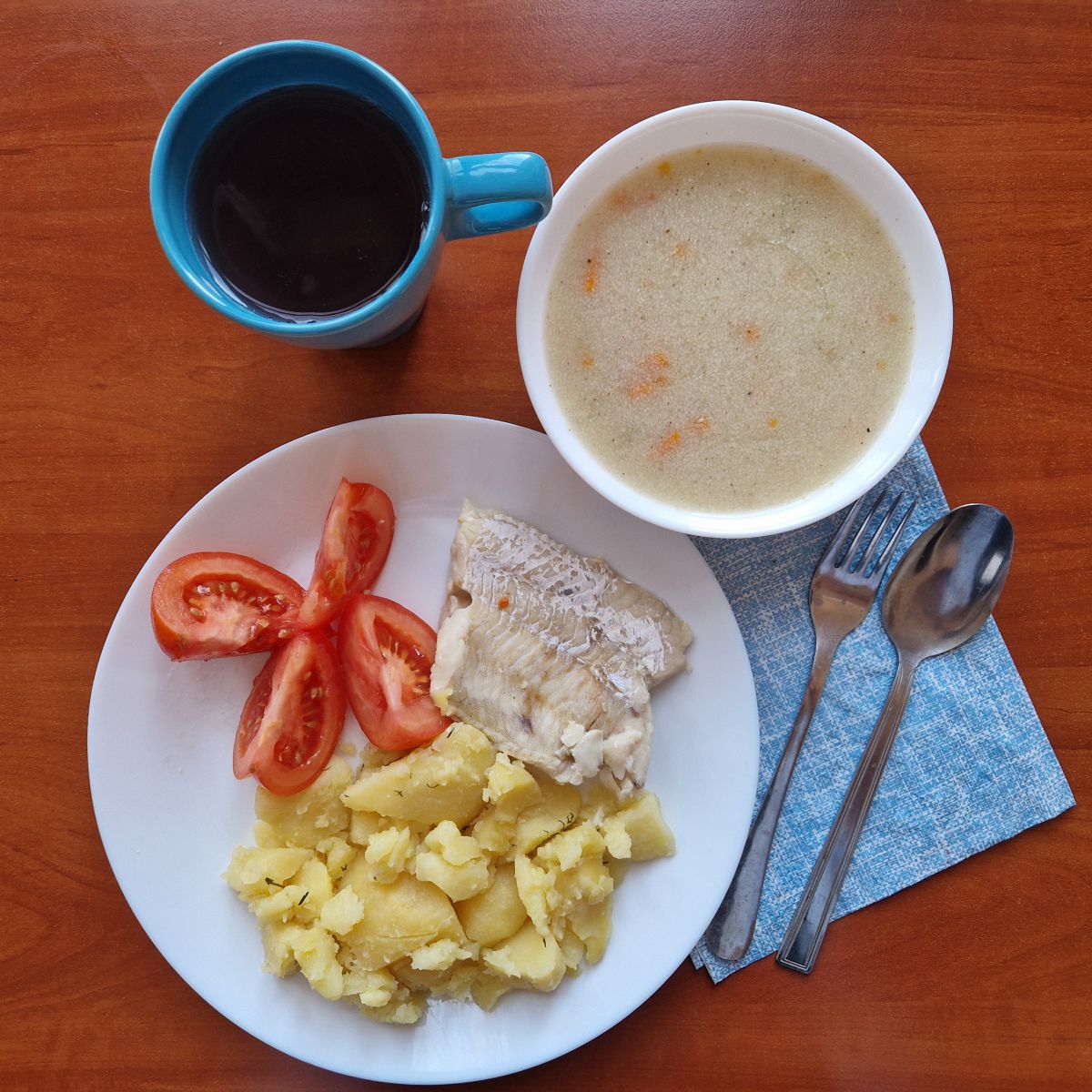 zupa grysikowa, filet rybny z ziemniakami, pomidor z olejem, kompot