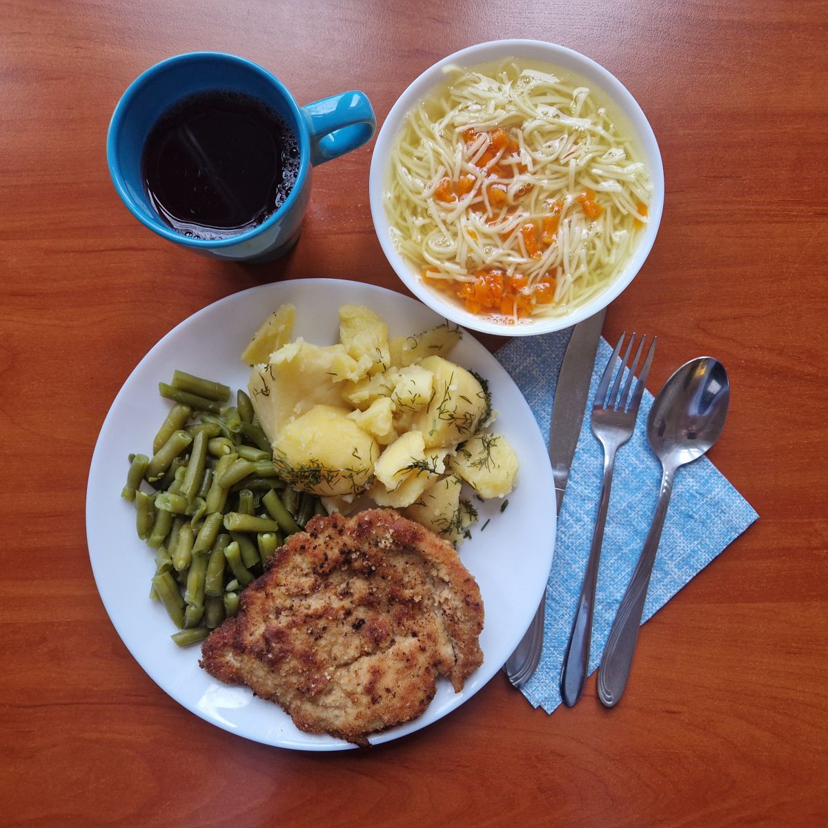 ros&oacute;ł z makaronem, schabowy z ziemniakami i fasolką, kompot