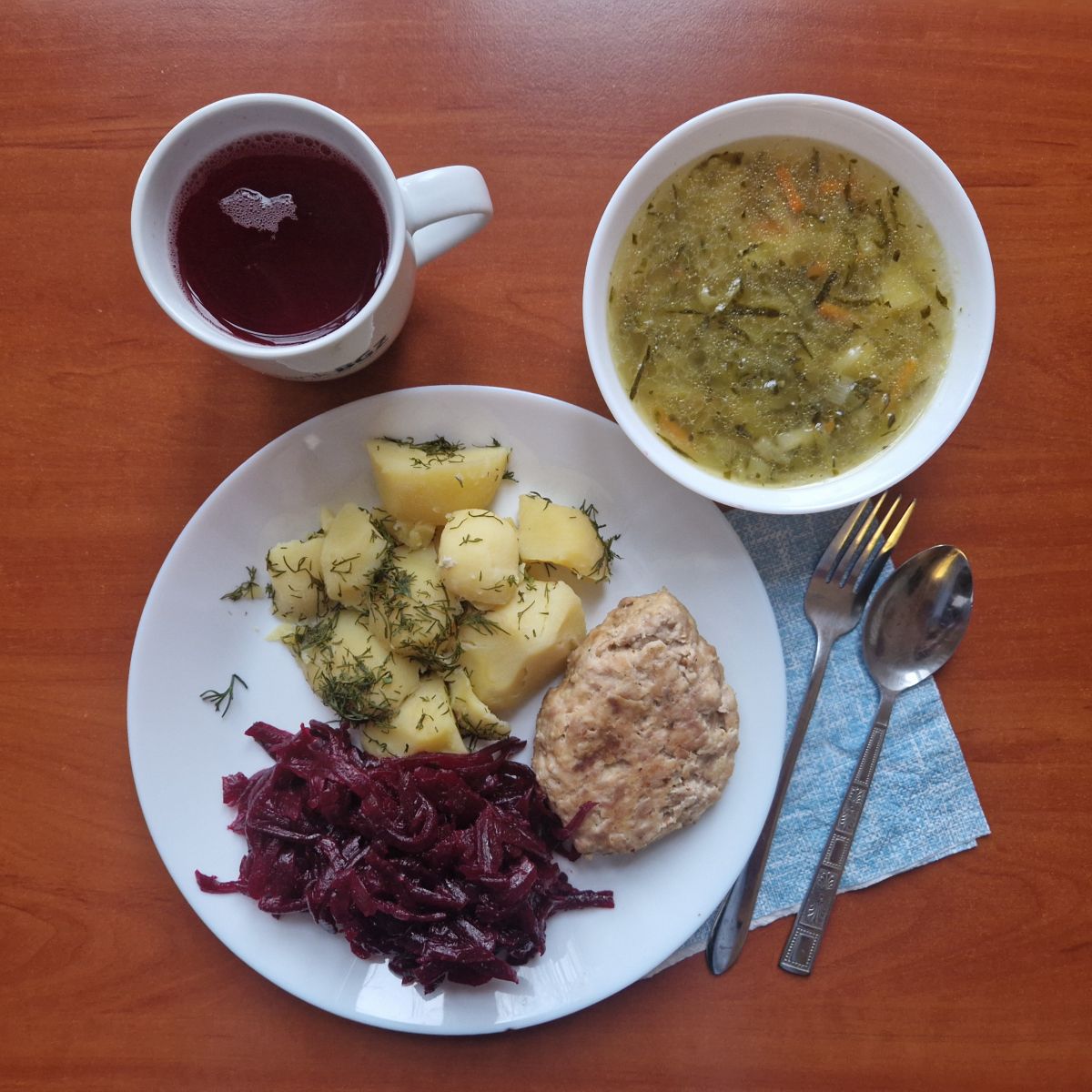 zupa og&oacute;rkowa, mielony drobiowy z ziemniakami i buraczkami, kompot