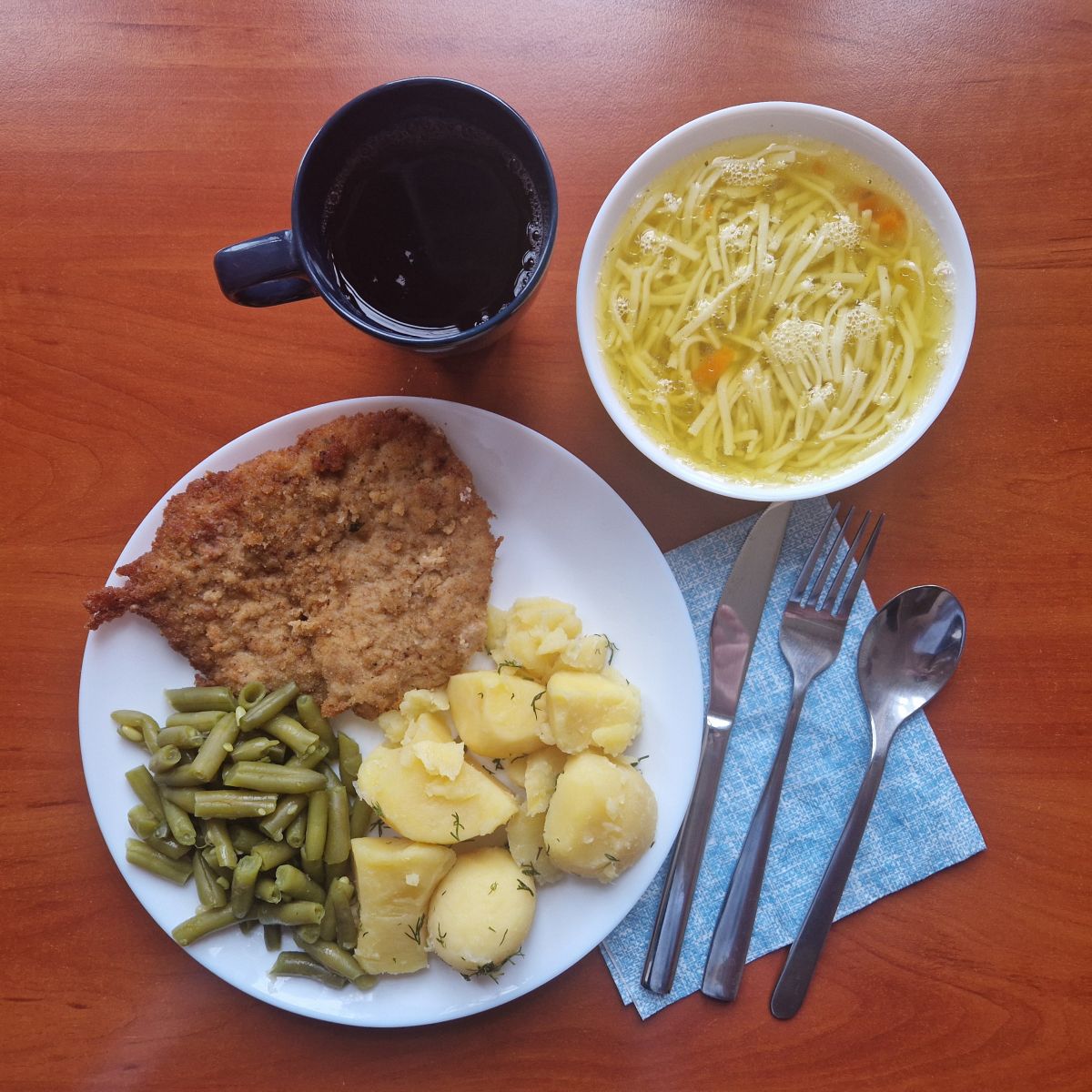 ros&oacute;ł z makaronem, schabowy z ziemniakami i fasolką, kompot