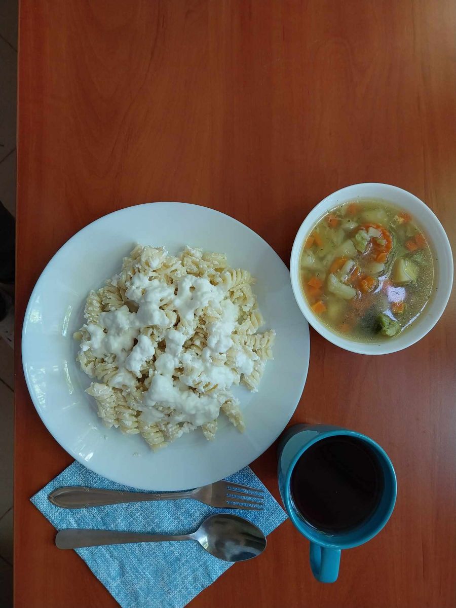 zupa jarzynowa, makaron z twarogiem, kompot