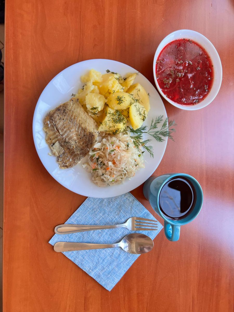 ziemniaki. koper, ryba, kapusta kiszona