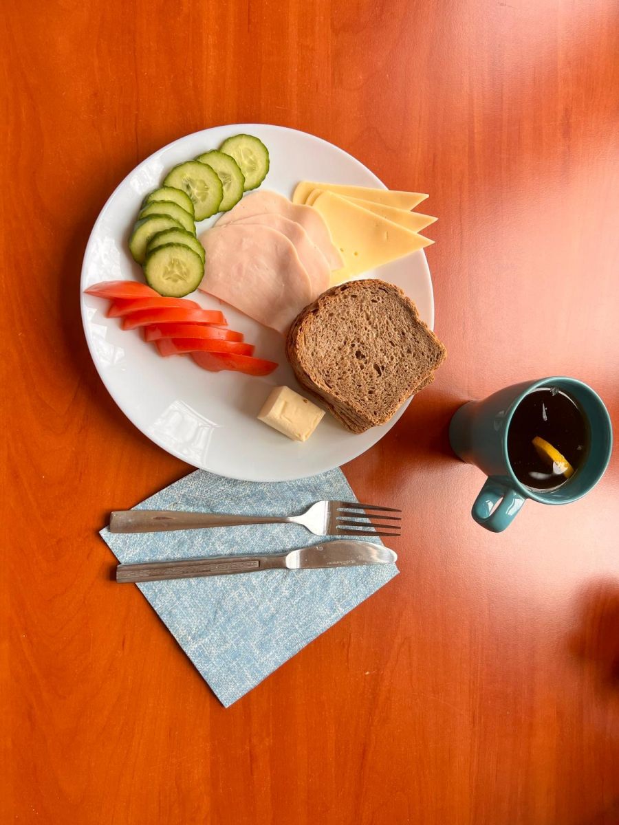 chleb, warzywa, masło