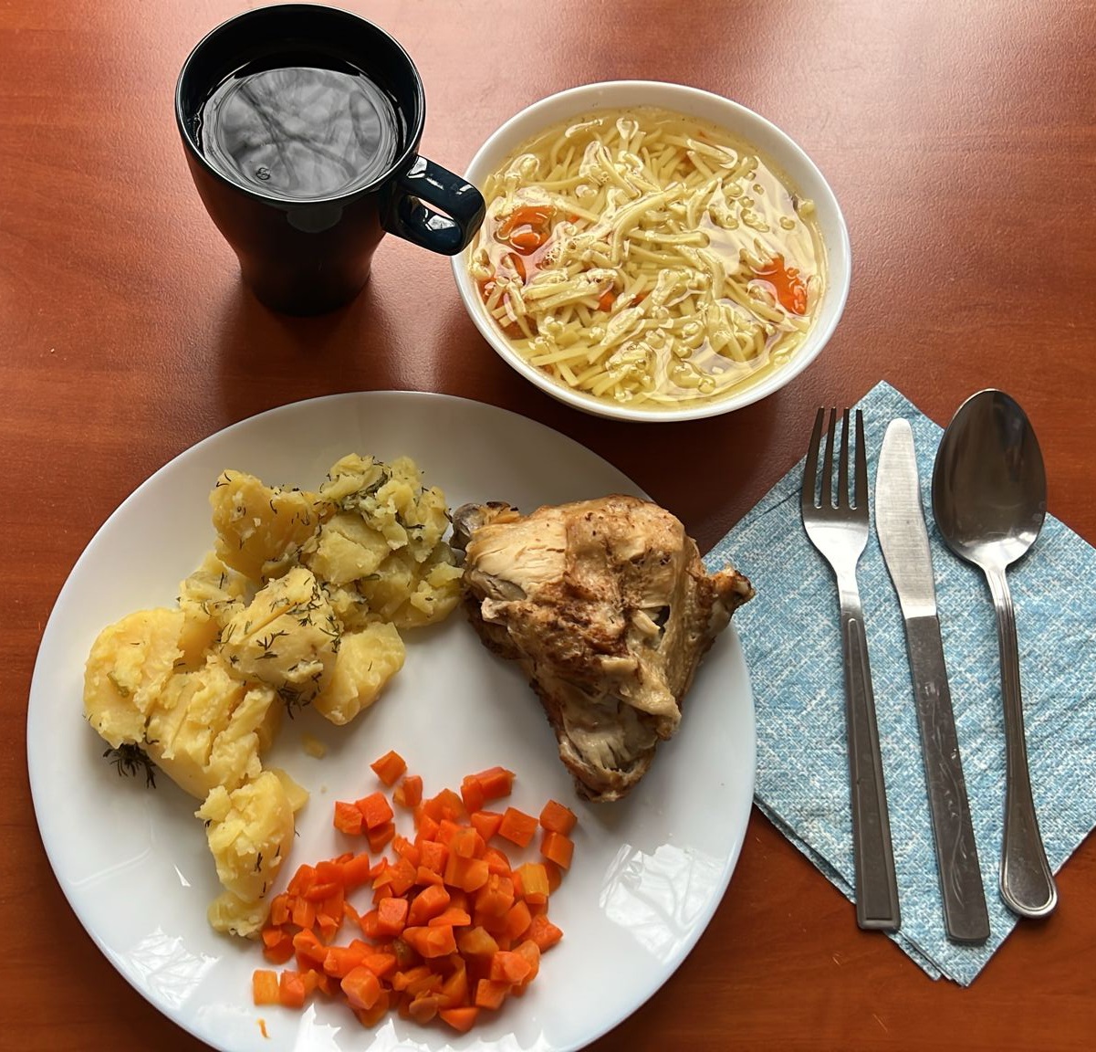 ros&oacute;ł, pieczony kurczak z ziemniakami i marchewką, kompot