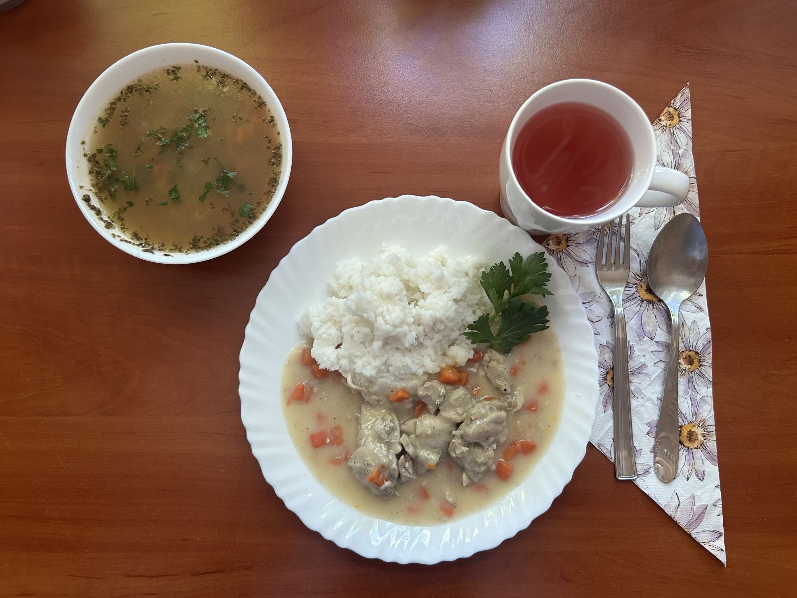 Zupa ziemniaczana, potrawka z kurczaka, ryż biały, kompot